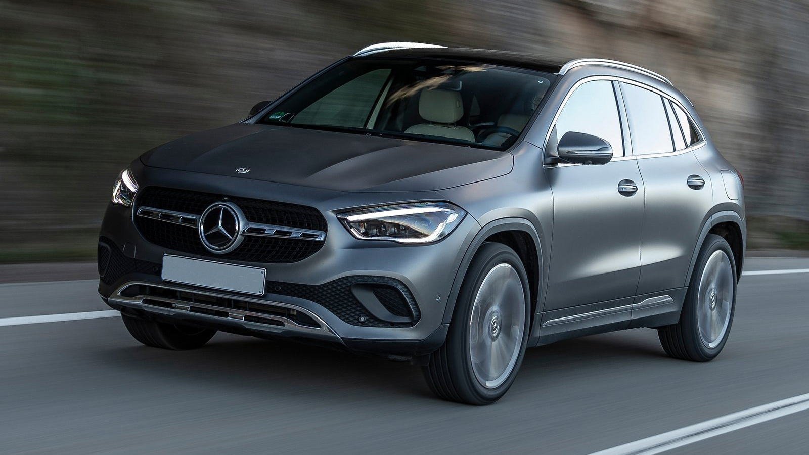 Mercedes GLA 200 VS GLB 180: Επιδόσεις ή χώροι στα ίδια λεφτά?